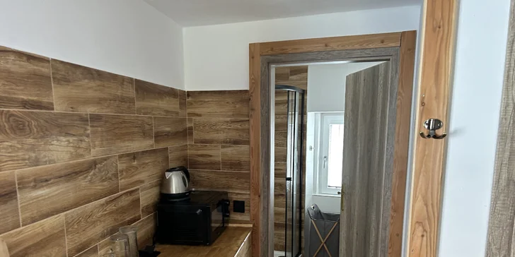 Všetky apartmány majú plne vybavenú kuchynku (na fotke apartmán č. 3).