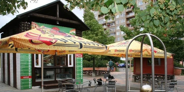 Obří pizza o průměru 45 cm s sebou do krabice