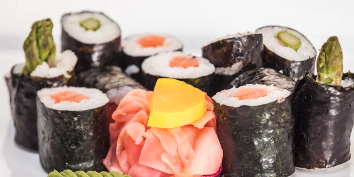 22 ks sushi s sebou ze Sushi Plus