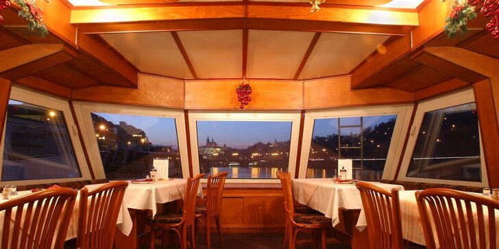 Romantická plavba po Vltavě včetně občerstvení