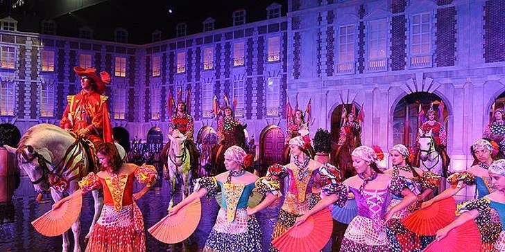 Výlet do zábavního parku Puy du Fou včetně vstupenky a návštěvy Paříže