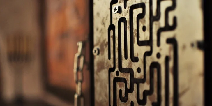 Exit Game Puzzle Room pro tým hráčů. Zabavte se, unikněte!