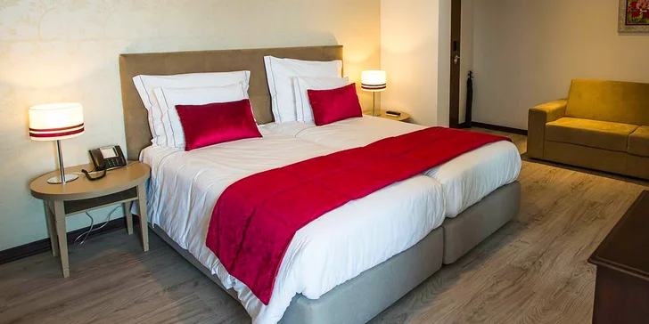 Ubytujete se ve dvoulůžkovém pokoji 4* hotelu.