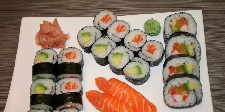 Přijďte sami, ve 2 nebo rovnou ve 4 kdykoliv v týdnu na bohatý sushi set