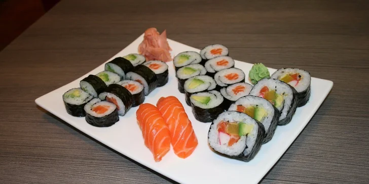 Running sushi nebo výběr z bohatých setů v Jiu Zhou