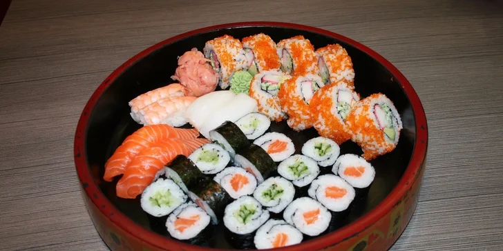 Running sushi nebo výběr z bohatých setů v Jiu Zhou