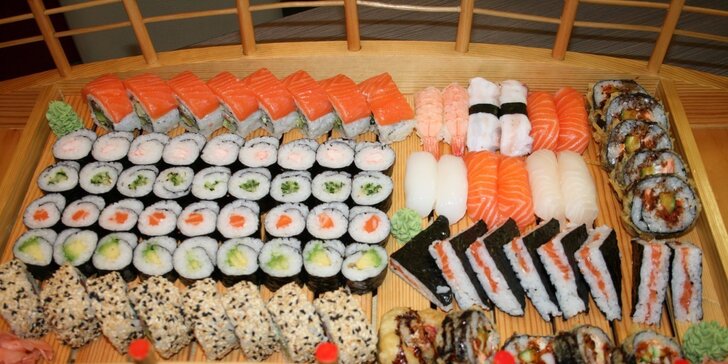 Přijďte sami, ve 2 nebo rovnou ve 4 kdykoliv v týdnu na bohatý sushi set