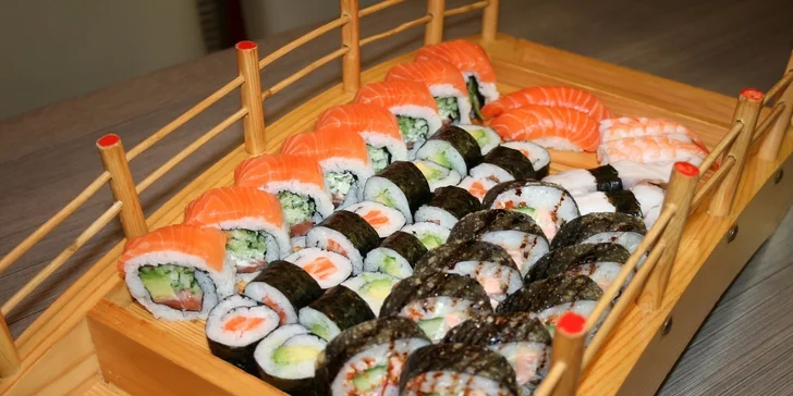 Přijďte sami, ve 2 nebo rovnou ve 4 kdykoliv v týdnu na bohatý sushi set