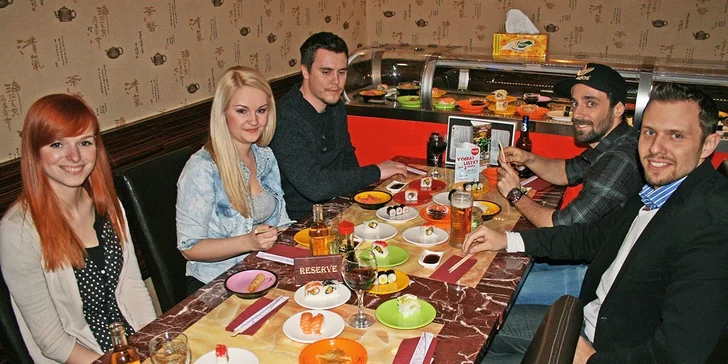 Running sushi nebo výběr z bohatých setů v Jiu Zhou