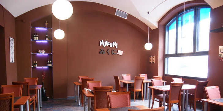 Sushi menu v japonské restauraci Mikuni - 44 ks