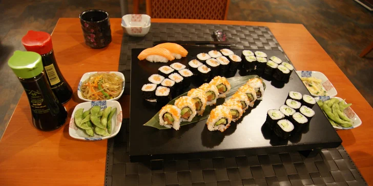 Sushi menu v japonské restauraci Mikuni - 44 ks