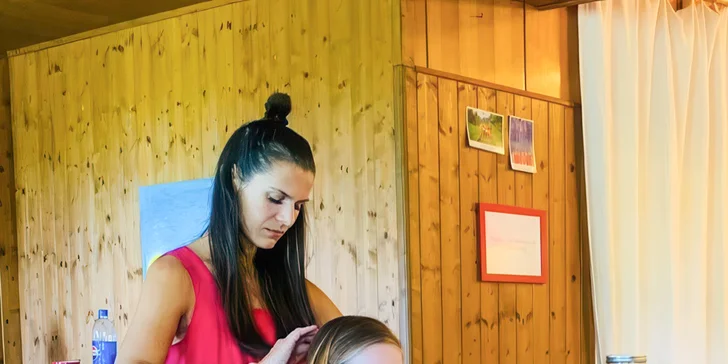 Hlavním zážitkem bude masáž nohou, rukou i hlavy, doplní ho bylinkový čaj a malé občerstvení. 