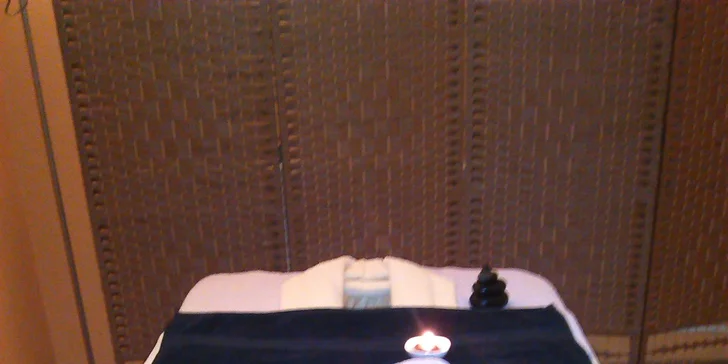 Antistresová nebo relaxační masáž s lávovými kameny nebo Tibet záda a nohy zezadu, vč. plosek nohou s lávovými kameny