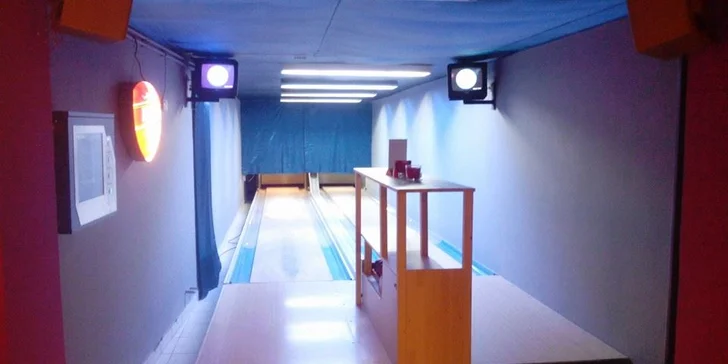 1 hodina minibowlingu a dvě piva k tomu