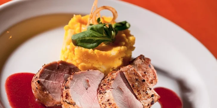 Cokoliv z jídelního lístku hotelové restaurace Fontána v hodnotě 500 Kč