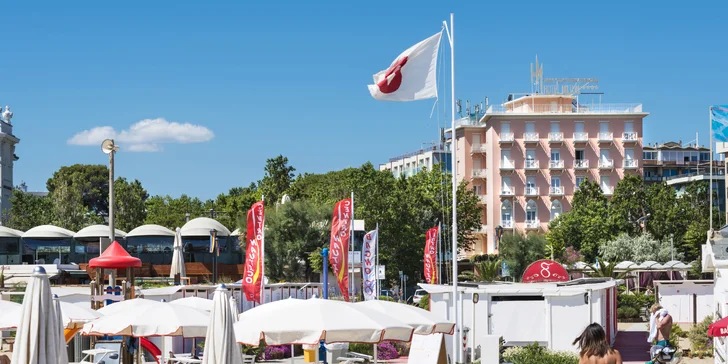 Elegantní hotel sídlí v secesní historické budově ve stylu liberty a na písečnou pláž je to z něj jen pár kroků. 