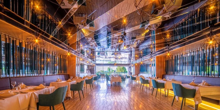 Kromě bohatých bufetů v hlavní restauraci můžete jednou za pobyt zdarma navštívit jednu ze dvou à la carte restaurací s grilovanými nebo rybími specialitami.

