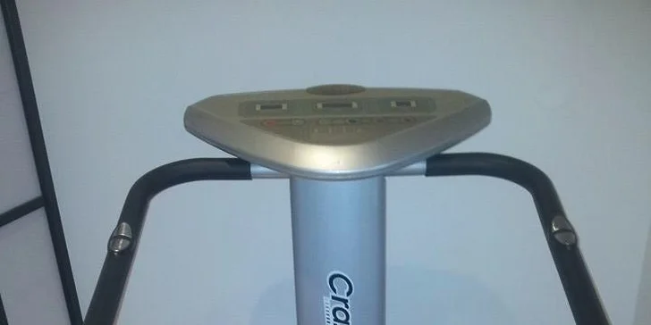 Vytvarujte svou postavu na vibrační plošině Crazy Fit Massage
