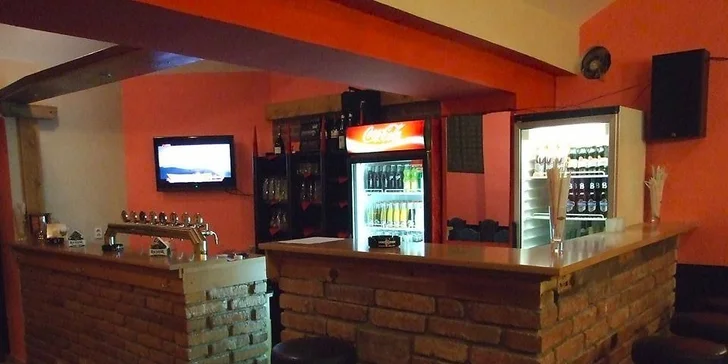1,5kilová mísa kuřecích a vepřových řízečků v restauraci U Bizona