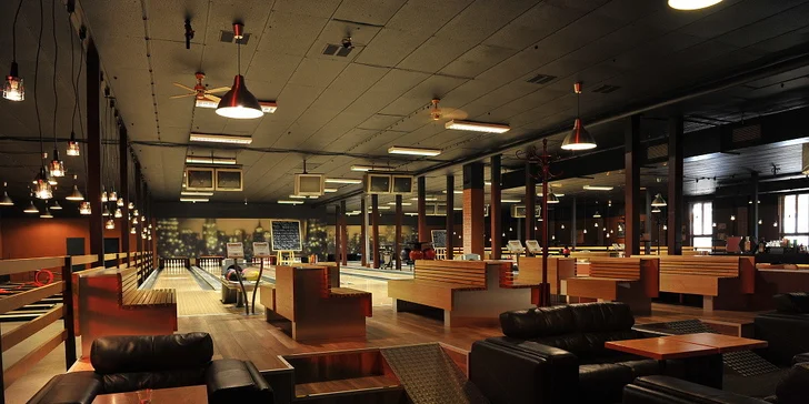 Hodina bowlingu až pro 8 hráčů a dvě chutné pizzy