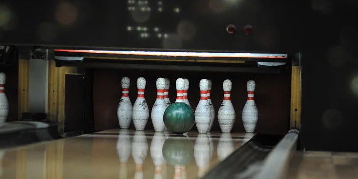 Hodina bowlingu až pro 8 hráčů a dvě chutné pizzy