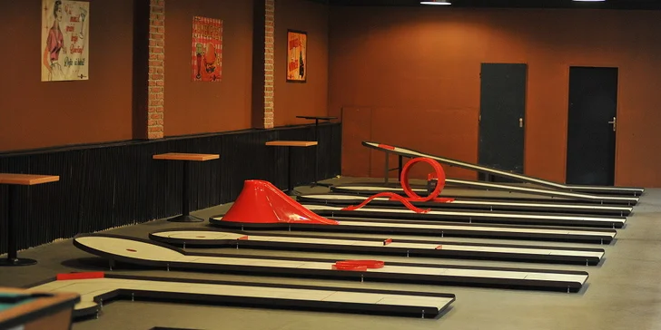 Hodina bowlingu až pro 8 hráčů a dvě chutné pizzy