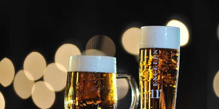 Hodina bowlingu až pro 8 hráčů a dvě chutné pizzy