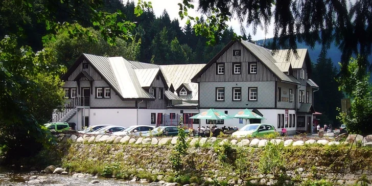 Jaro či léto v centru Špindlerova Mlýna s polopenzí