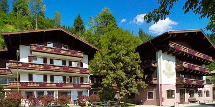 Cykloturistika v alpské přírodě kolem Zell am See