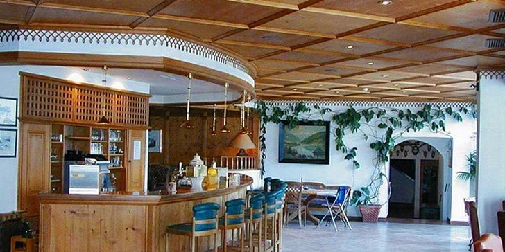Cykloturistika v alpské přírodě kolem Zell am See