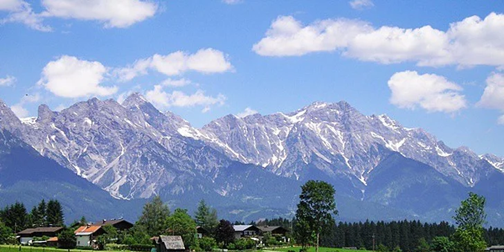 Cykloturistika v alpské přírodě kolem Zell am See