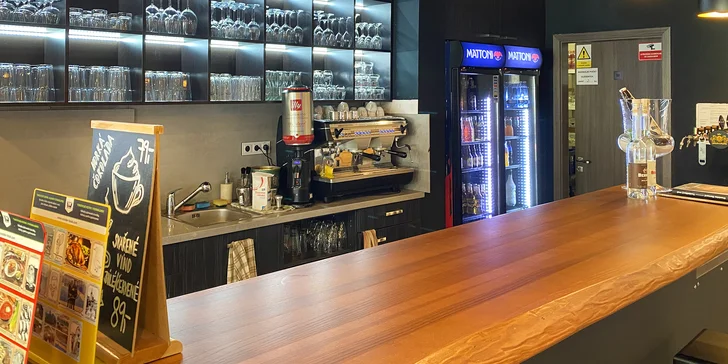 Restaurace je součástí hradeckého sportovního areálu Sportpark. 