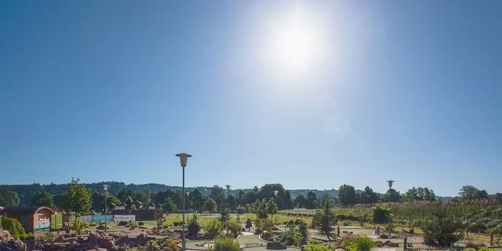 Adventure minigolf na 18 jamkovém hřišti v Hluboké