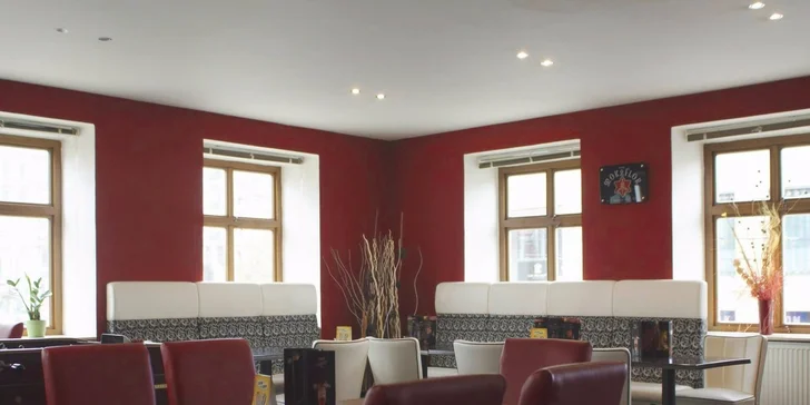 Kuřecí menu s dezertem a citronádou v Zeleném stromě