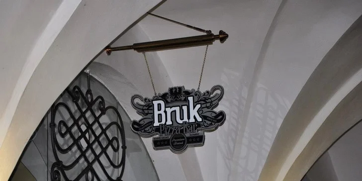 2 křupavé pizzy dle vašeho výběru v Pizza Baru Bruk