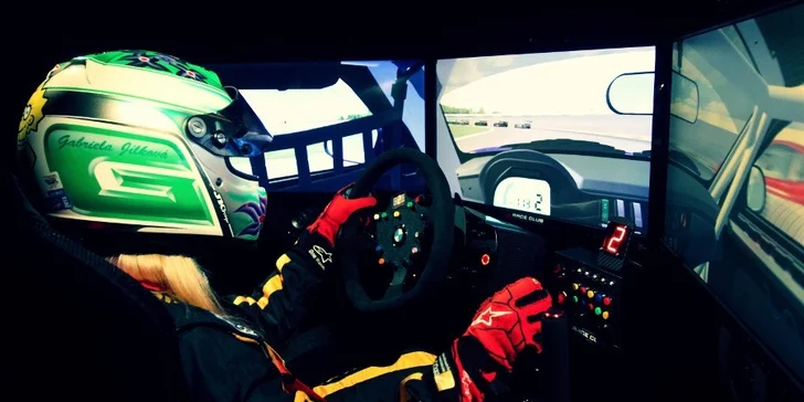 30 minut jízdy na autentickém race simulátoru