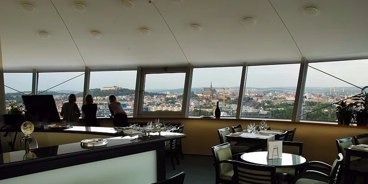 Úchvatný výhled a vynikající burger ve Stratosféře