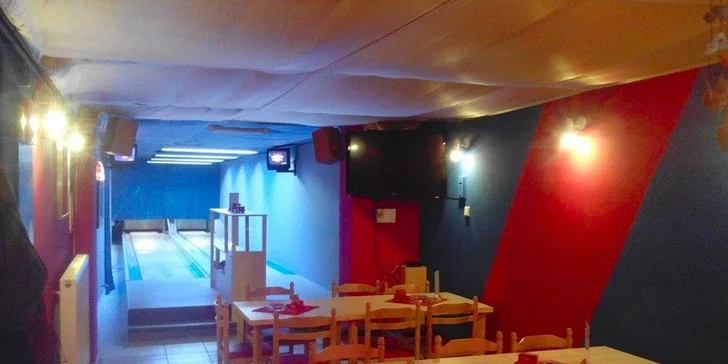 1 hodina minibowlingu a dvě piva k tomu