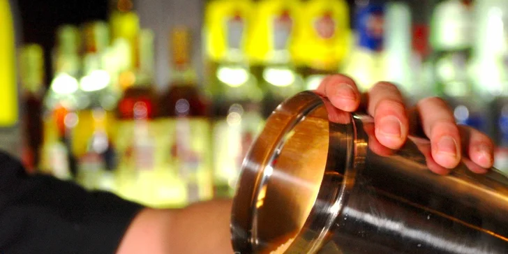 Dva molekulární drinky dle vlastního výběru nebo maxi kýbl pro partu