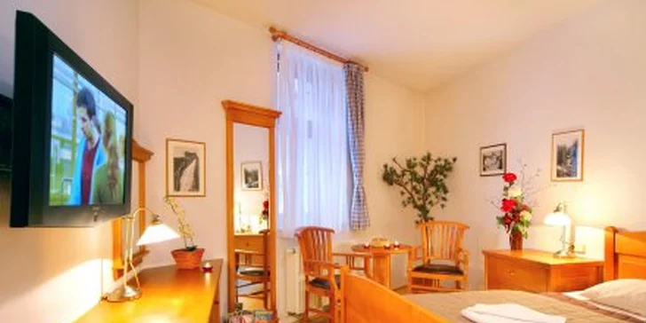 2590 Kč za DVĚ NOCI PRO DVA v centru Špindlerova Mlýna! Pobyt na horách se slevou 53 %, thajská masáž Tawan, úžasné italské speciality, sauna, a při koupi dvou voucherů pátá noc zdarma!