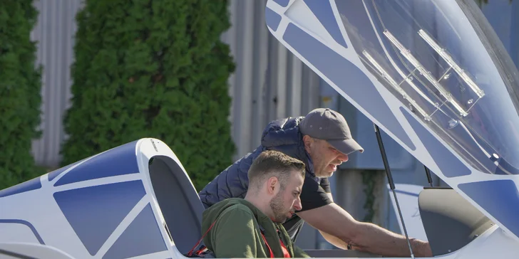 Trasa letu se může přizpůsobit délce letu a vašemu přání – třeba kolem ikon jako Trosky, Kost, Ještěd nebo až ke Krkonošům.