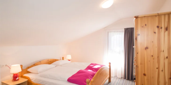  K dispozici budete mít vlastní balkon, koupelnu s toaletou a sprchou, televizi a Wi-Fi připojení. 