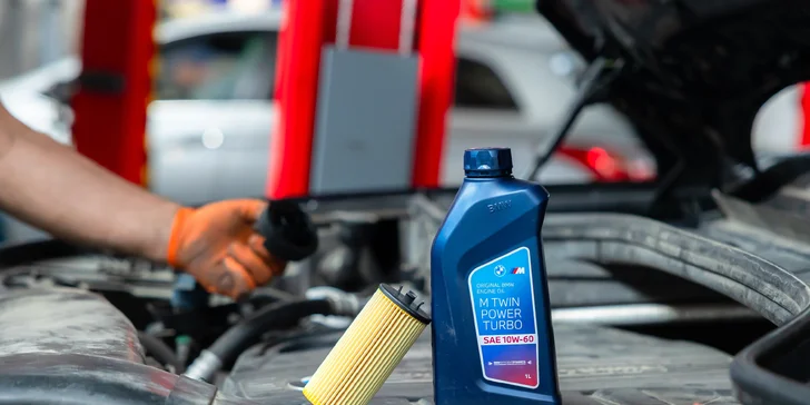 Chcete, aby váš motor pracoval hladko a spoľahlivo? Nezanedbávajte pravidelnú výmenu oleja