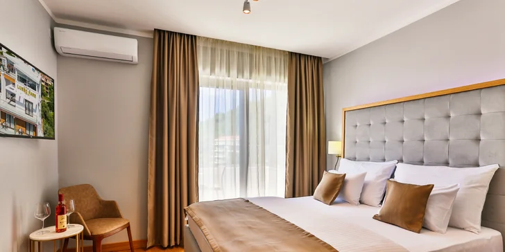 Moderní hotel Lusso Mare**** najdete v letovisku Bečići nedaleko Budvy pouhých 300 metrů od pláže. 