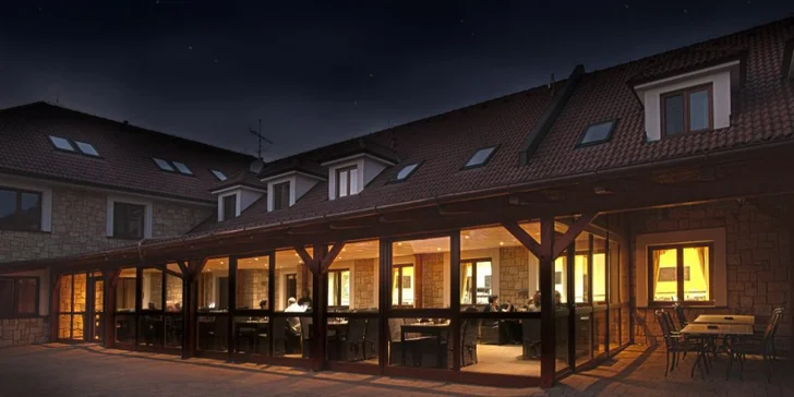 V ceně pobytového balíčku máte all inclusive program. Nemusíte vůbec řešit, kam půjdete na jídlo. O vše se postará hotel.