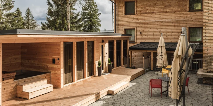 Štýlový rezort****, chalety a tiny houses: wellness a 2 deti do 11,99 r. zdarma