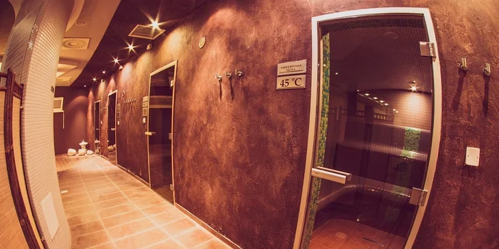 Ale pamatujte: wellness je plavková zóna a děti do 15 let mají vstup jen s dospělým doprovodem.