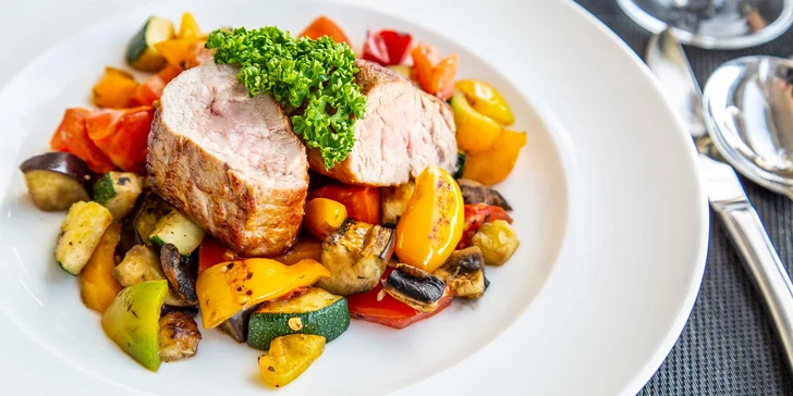 Perfektní rande: 4chodové menu a 50minutový relax ve vířivce pro 2 osoby