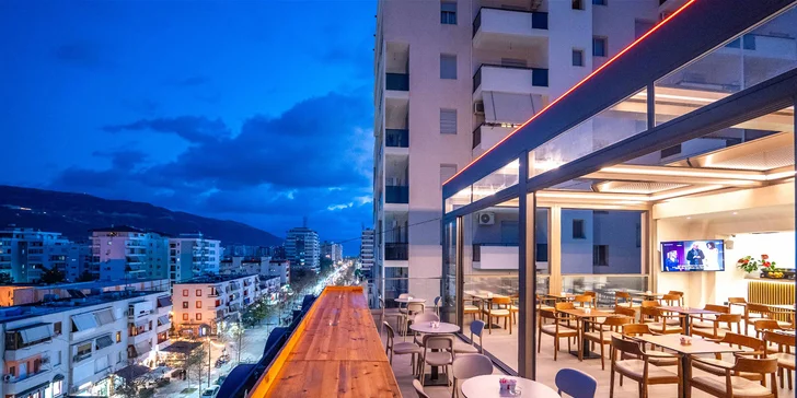 Čeká vás moderní hotel Sasso**** přímo v tepajícím srdci města. 