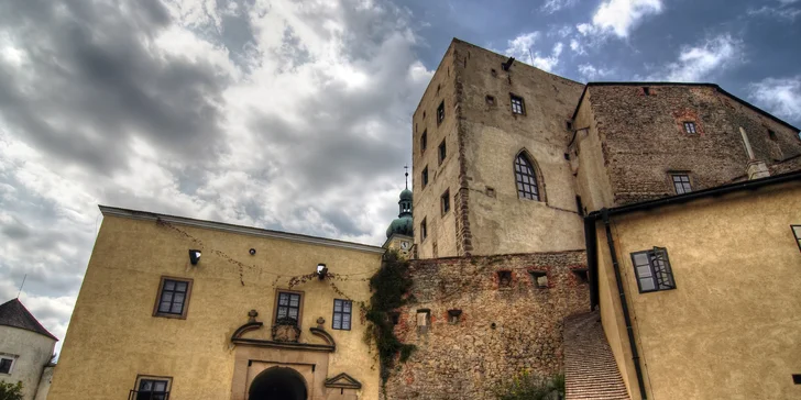 Monumentálny hrad Buchlov je podľa legendy najstarším moravským hradom. 